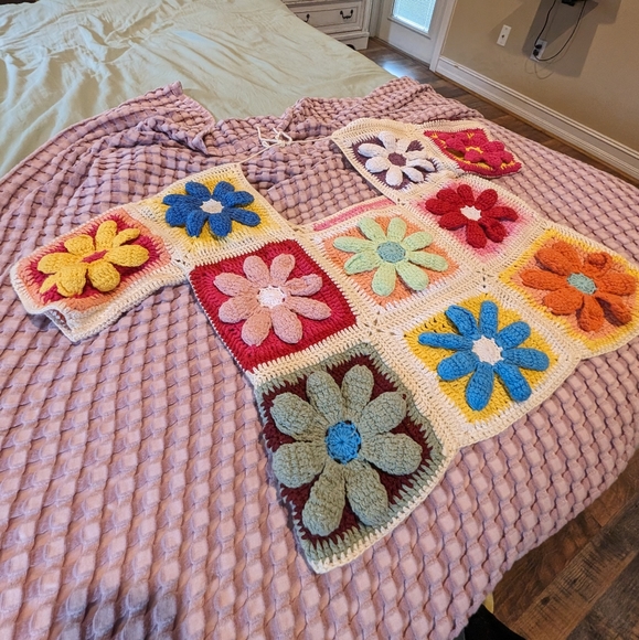 Flower Crotchet Top - Picture 2 of 4